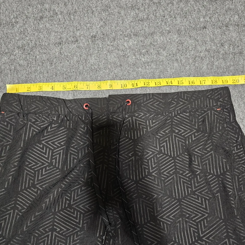 ZeroXposur Black Patterned Men's Board Shorts